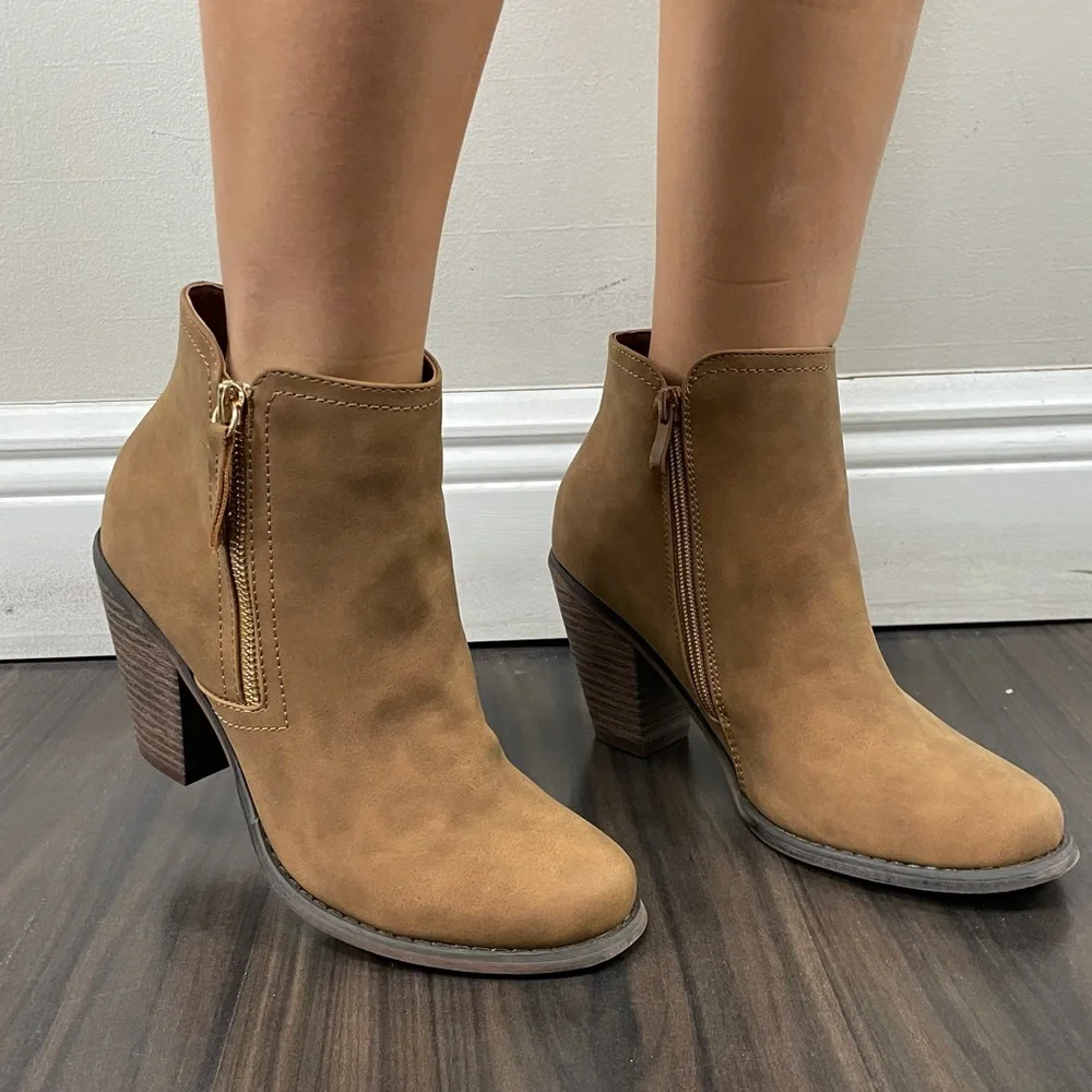 Tan suede zipper bootie - Picture 4 of 6